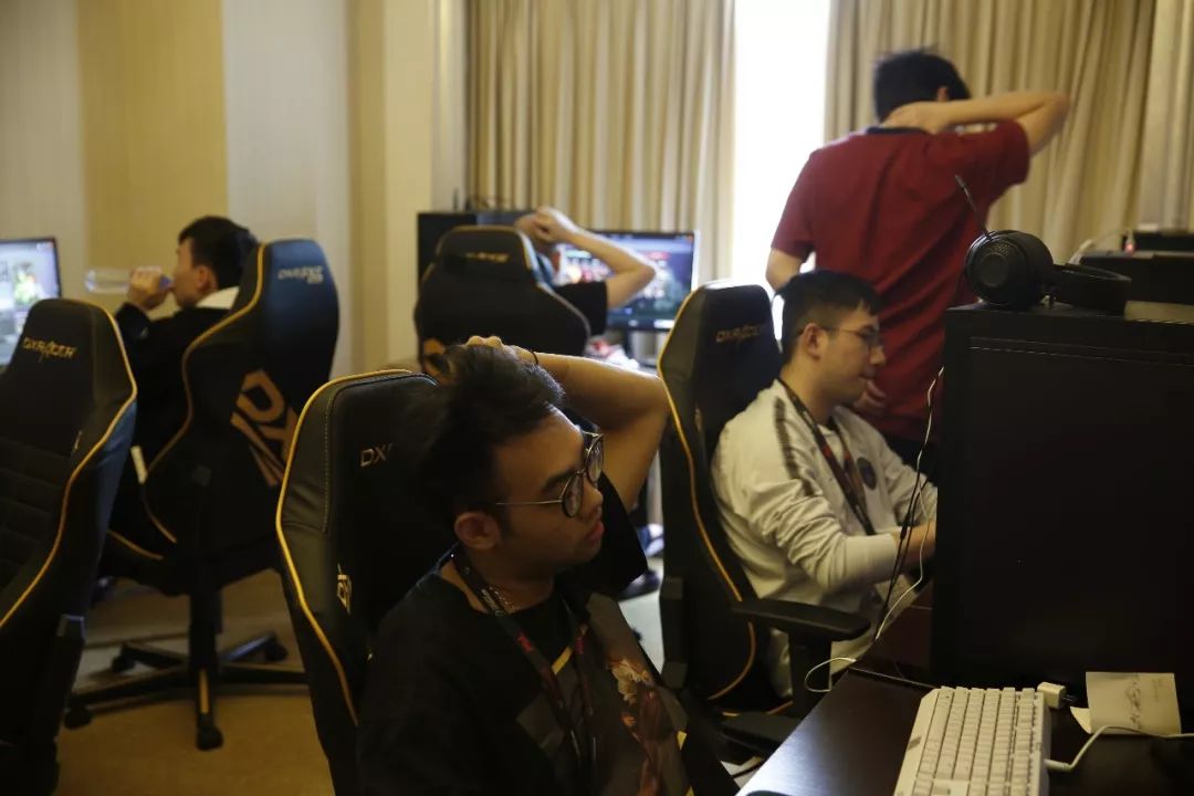 Invictus Gaming 官方公告：上单选手 ZUIAN 成为自由球员，正式断开联系